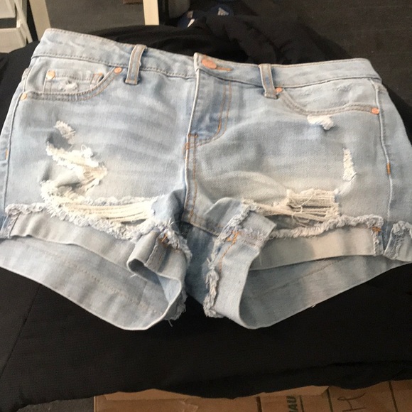 Denim shorts - Picture 2 of 6